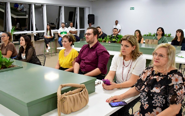 Educadores de Jaú participam de experiência gastronômica em evento da Unoeste