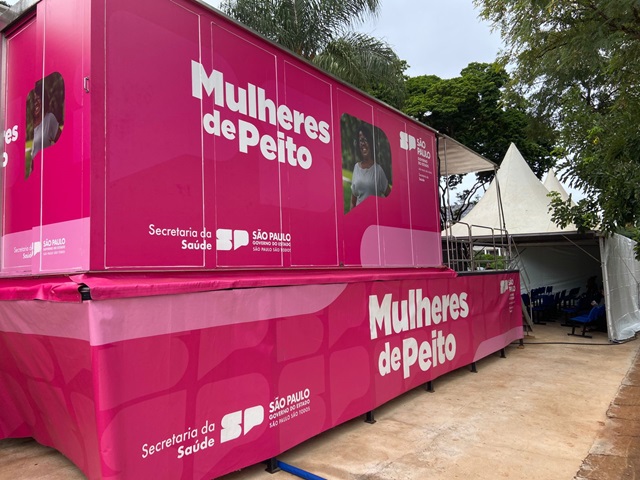 Ainda dá tempo de fazer mamografia na Carreta Mulheres de Peito estacionada na Praça do Museu