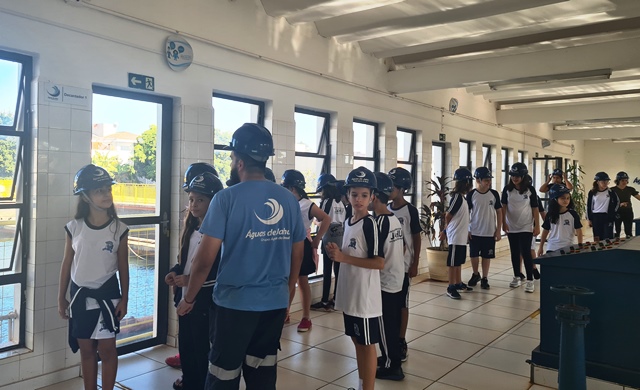 Águas de Jahu recebe visita de estudantes da Escola Alvarina: etapas do tratamento