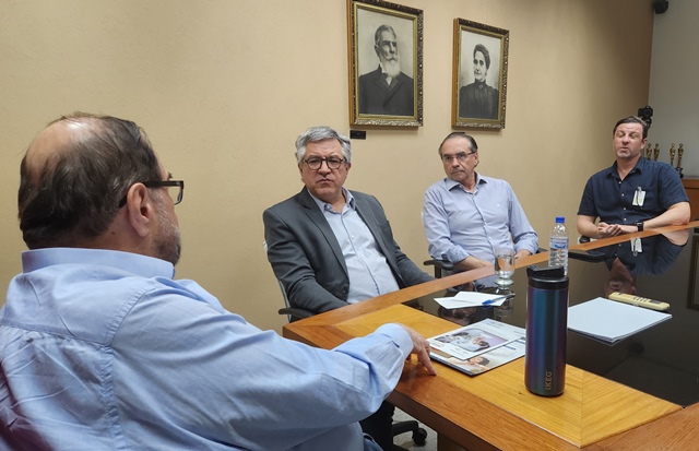 Ministro Alexandre Padilha visita Hospital Amaral Carvalho e promete apoio aos projetos de combate ao câncer