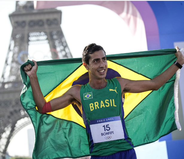 Caio Bonfim conquista prata histórica na marcha atlética de 20km em Paris