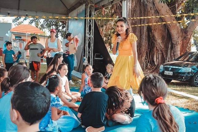 Feira Ao Ar Livro é sucesso em Itapuí e segue para Boraceia neste sábado