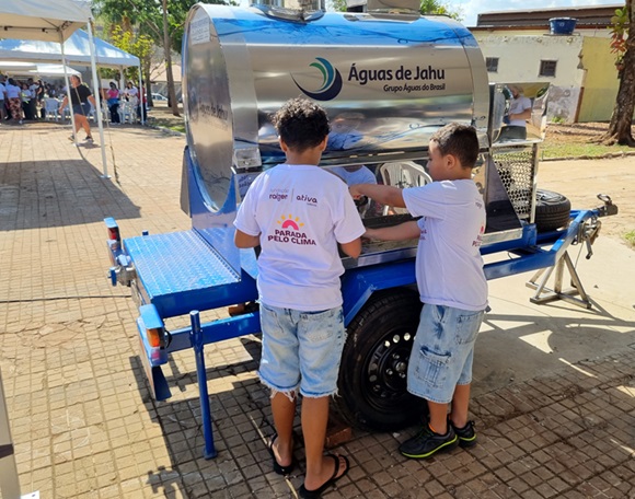 Águas de Jahu realiza atividades em evento de caminhada de domingo no Parque do Rio Jahu