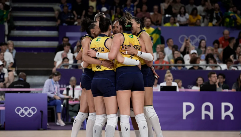 Brasil cai contra Estados Unidos e vai lutar pelo bronze no vôlei feminino em Paris 2024