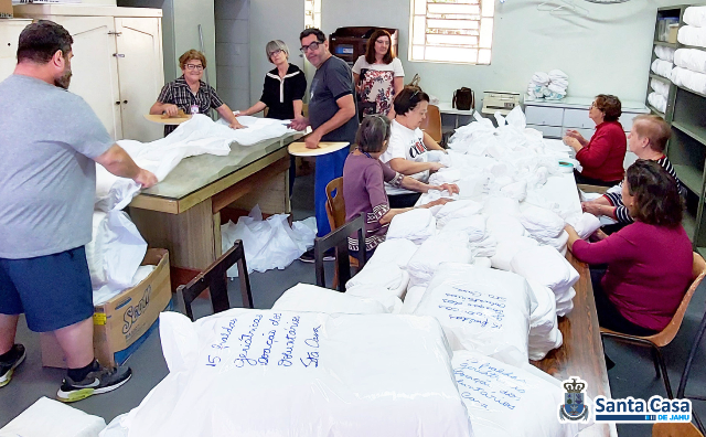 Corpo de Voluntários da Santa Casa de Jahu doa mais de 8 mil fraldas geriátricas para pacientes carentes