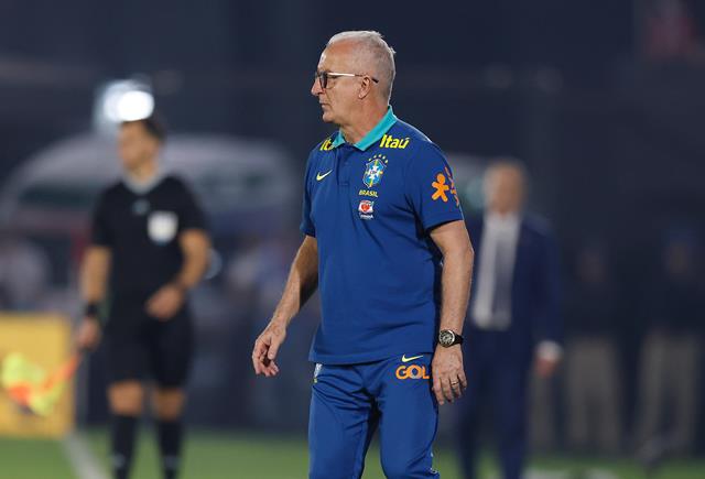 Eliminatórias: Brasil joga mal e perde para o Paraguai por 1 a 0: promessa de Dorival de chegar à final da Copa tá difícil.