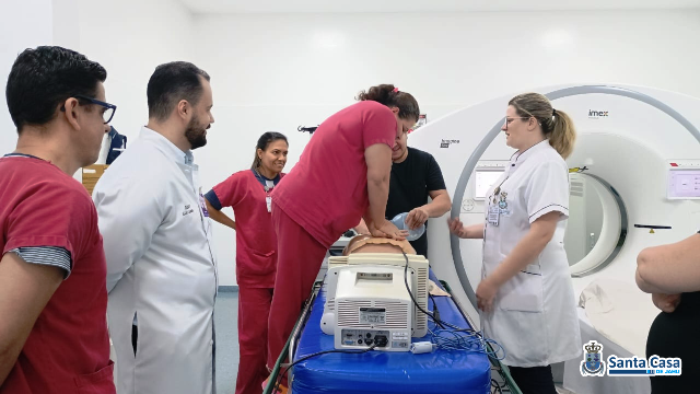 Treinamento em reanimação cardiopulmonar no Centro de Imagem da Santa Casa de Jahu