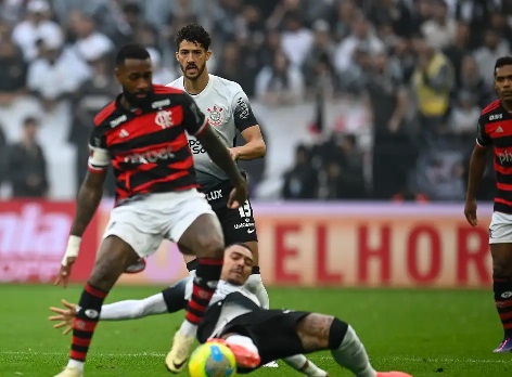 Copa do Brasil: Flamengo segura empate com Corinthians e chega à final