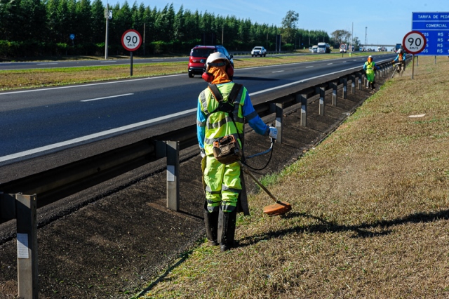 Eixo SP abre vagas de trabalho para Mineiros do Tietê: de ajudantes a motoristas