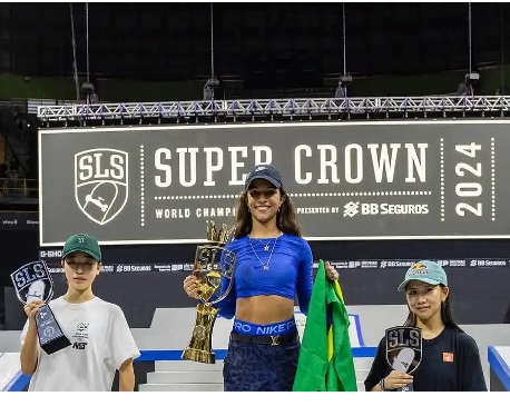 Rayssa Leal vence no fim e se torna tricampeã mundial de skate street