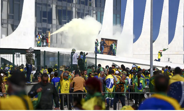 Políticos e jornalistas revivem 8 de janeiro: dia entrou para história