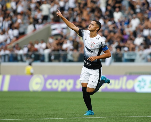 Corinthians bate o Grêmio e avança à final contra o São Paulo