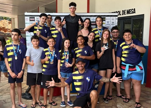Equipe de natação de Jaú brilha em Lins e conquista 13 medalhas na Liga Paulista