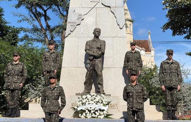 MEMÓRIA: JOÃO RIBEIRO DE BARROS É HOMENAGEADO POR SEU VOO HISTÓRICO