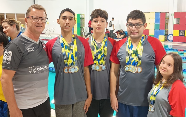 Equipe de natação da Academia do Bill conquista 42 medalhas em competições estadual e nacional