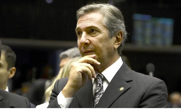 Ex-presidente Fernando Collor é preso em Maceió, quando se dirigia para Brasília