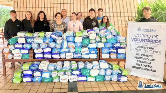 Colégio da Fundação doa fraldas geriátricas à Santa Casa de Jahu