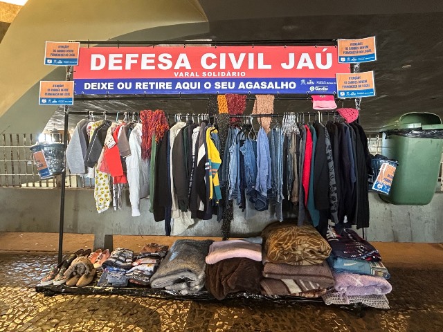 VARAL SOLIDÁRIO: UM PONTO DE PARADA PARA O AQUECIMENTO NA RODOVIÁRIA PARA QUEM PASSA FRIO