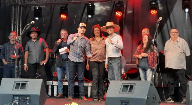 Festival Caipira Teixeira Filho consagra Kalebe e Gabriel como campeões da 15a edição em Pouso Alegre de Baixo