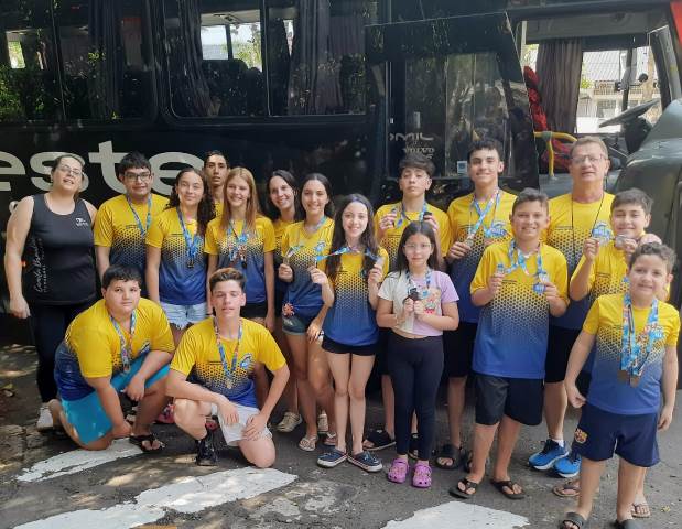 EQUIPE JAUENSE DE NATAÇÃO CONQUISTA 25 MEDALHAS EM MARÍLIA