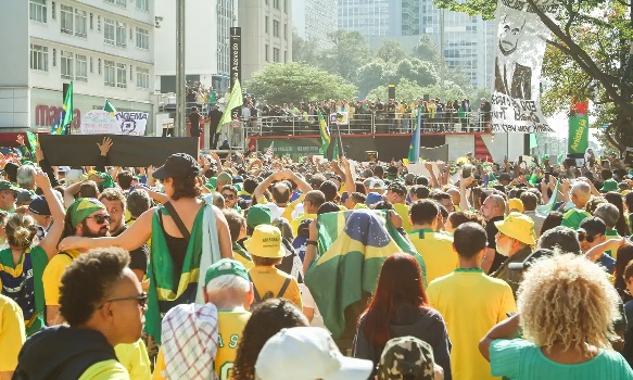 STF decreta prisão domiciliar de Bolsonaro