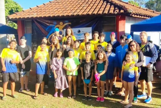 Natação de Jaú brilha em Lins e São Paulo com 31 medalhas conquistadas