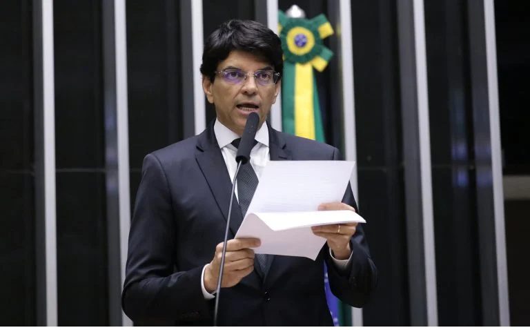CONGRESSO DA VERGONHA: Câmara aprova PEC da Impunidade
