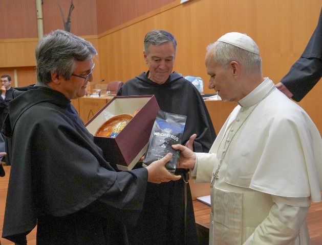 Papa Leão XIV é presenteado com café de Dois Córregos