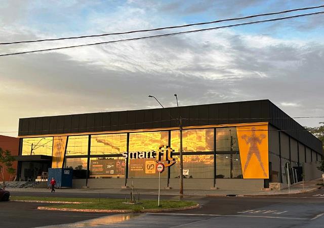 Smart Fit inaugura unidade em Jaú e amplia disputa no mercado fitness da região