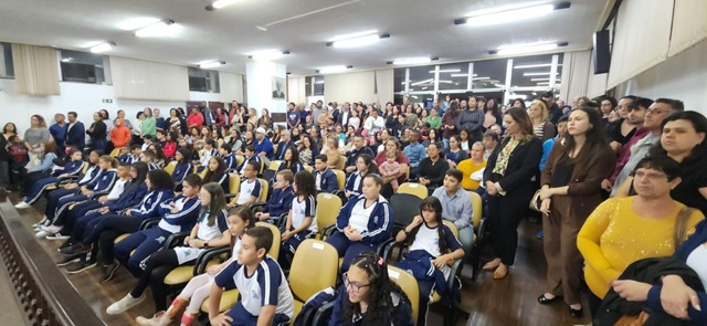 PRÊMIO “ALUNO NOTA 10”: ESTUDANTES DA REDE PÚBLICA DE ENSINO EM DESTAQUE