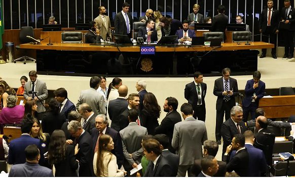 Câmara aprova ampliação gradual da licença-paternidade