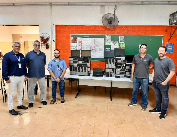 Águas de Jahu doa 41 computadores para fortalecer o ensino técnico na cidade: tecnologia que impulsiona futuros
