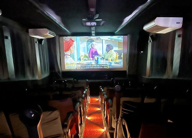 Jaú recebe carreta com cinema gratuito na Praça do Museu e com cinco sessões por dia