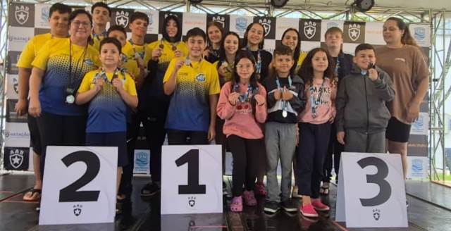 Equipe de Natação de Jaú disputa a última competição do ano em Penápolis com grande expectativa por medalhas