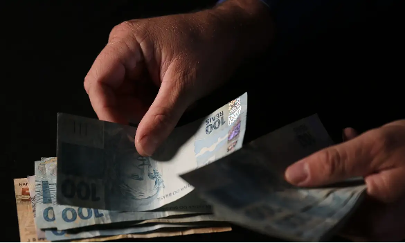 Governo libera saldo do FGTS retido pelo saque-aniversário que foi criado em 2019
