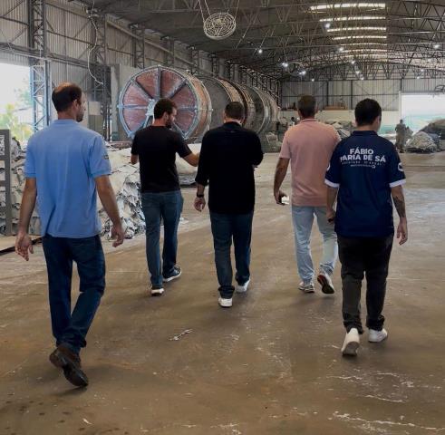 Pressão do setor coureiro leva CETESB a rever prazos e evita impacto imediato em empresas de Bocaina