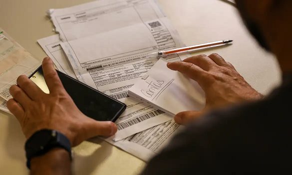 APOSENTADORIA: salário mínimo de R$ 1.621 e com 2,5% de aumento real começa a ser pago nesta segunda