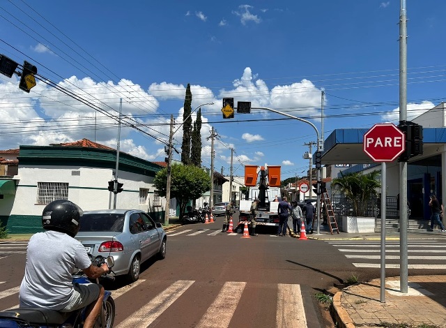 Semáforo na Sete de Setembro vai ser ligado, mas já divide opiniões e gera debate nas redes sociais