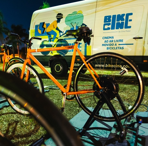 BikeCine pela primeira vez em Jaú: cinema movido apenas pela energia limpa de bicicletas