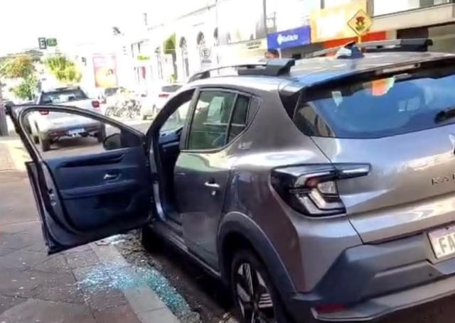 Criança é resgatada de carro fechado no Centro de Jaú e caso reacende debate sobre sobrecarga familiar e responsabilidade