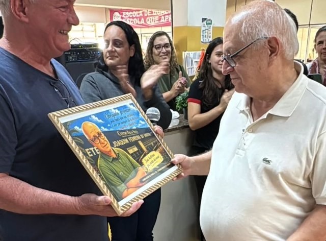 Após mais de 50 anos dedicados à educação, professor De Angelis se despede da Etec Jaú e recebe homenagem
