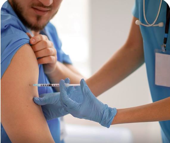 Jaú inicia vacinação contra a dengue para profissionais da saúde e pessoas de 59 anos
