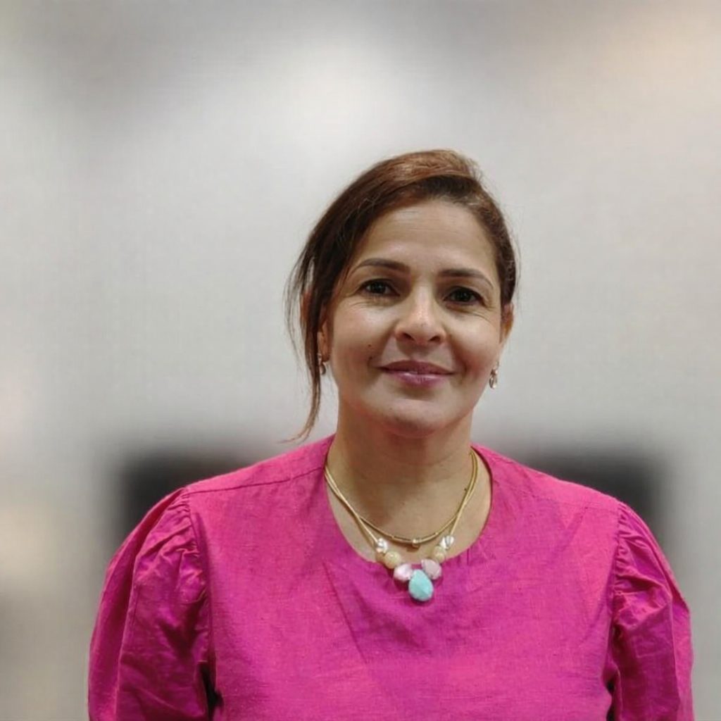 Alesp vai homenagear Michelle Schimidt de Oliveira Carvalho, técnica de enfermagem que trabalha em duas Santas Casas da região como