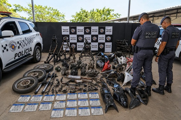 PLANTÃO DE NOTÍCIA: DESMANCHE DE MOTOS FURTADAS É DESCOBERTO PELA PM DE JAU