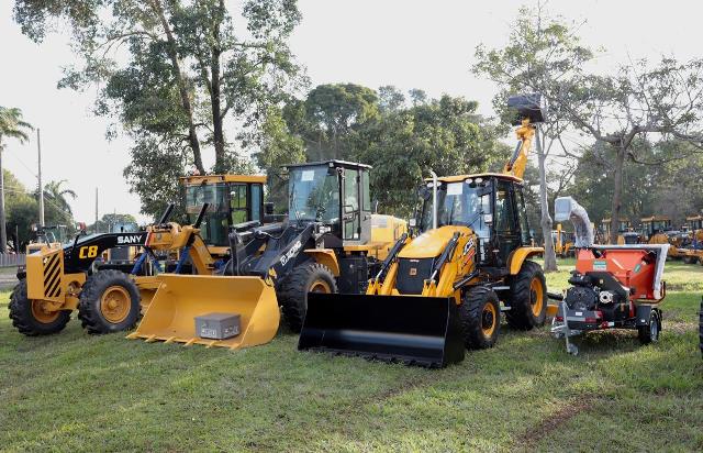 Bariri, Itaju e Mineiros do Tietê recebem máquinas do programa Patrulha Rural